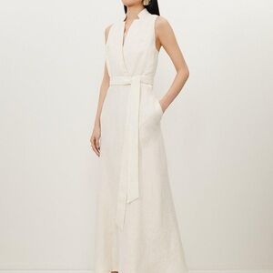 Elegant White Sleeveless Dress